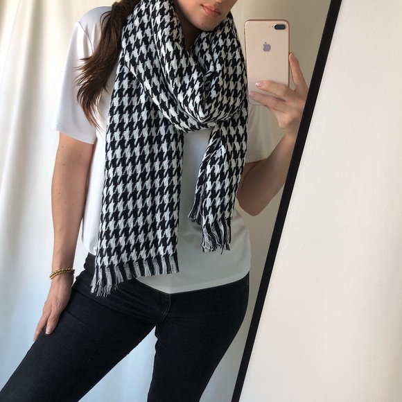SOLD OUT — Houndstooth-Scarf - Picture 6 of 8